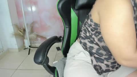 karoline  online show from April 2026 09:38:01 PM