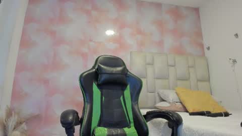 Snapshot of aida_rose chatting on June 2026 08:23:01 PM karoline online show from June 2026 08:23:01 PM