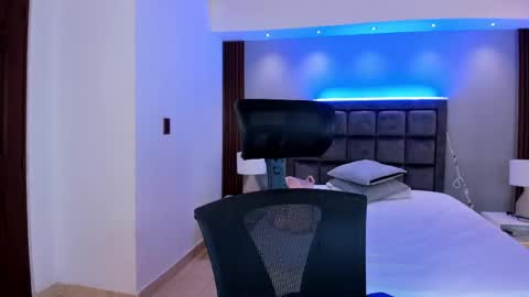 aidajoness online show from October 2025 12:03:02 PM