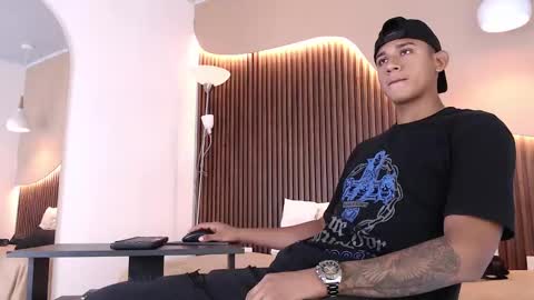 Aiden online show from September 2025 01:24:02 PM