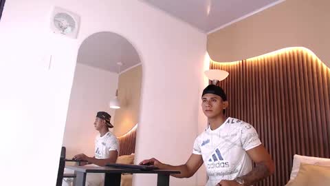 Aiden online show from September 2025 01:36:02 PM