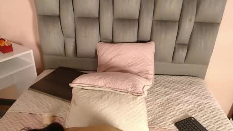 Snapshot of aiilynn_1 chatting on October 2025 11:57:01 PM Ailyn online show from October 2025 11:57:01 PM