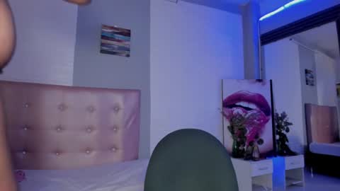 Snapshot of aileenkeys chatting on August 2026 04:06:02 AM aileenkeys online show from August 2026 04:06:02 AM