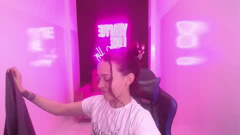 Ailen online show from December 2024 10:41:01 PM