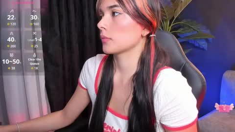 Snapshot of aili_queen chatting on May 2026 12:43:02 PM Catalina online show from May 2026 12:43:02 PM