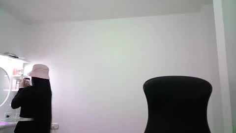 AINE online show from December 2025 01:00:02 AM