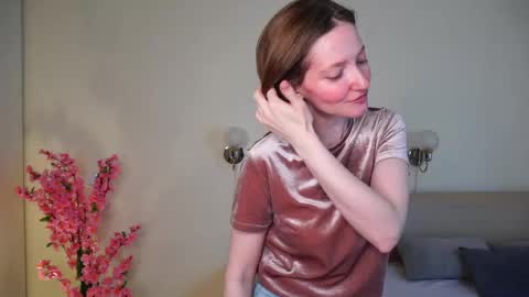 Sofia help me get 50 thumbs up online show from May 2026 06:18:02 AM