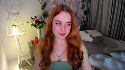 Snapshot of airysilhouette chatting on November 2025 10:08:02 AM Louise online show from November 2025 10:08:02 AM