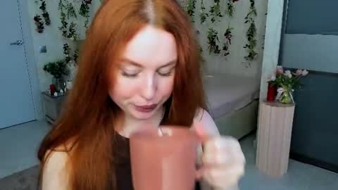 Snapshot of airysilhouette chatting on June 2026 10:35:01 AM Louise online show from June 2026 10:35:01 AM