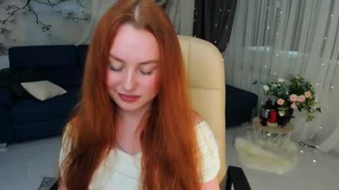 Snapshot of airysilhouette chatting on June 2026 04:20:01 PM Louise online show from June 2026 04:20:01 PM