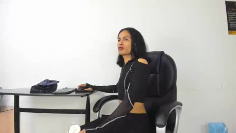 Snapshot of aisha_hotts777 chatting on November 2025 04:40:02 AM Aisha online show from November 2025 04:40:02 AM