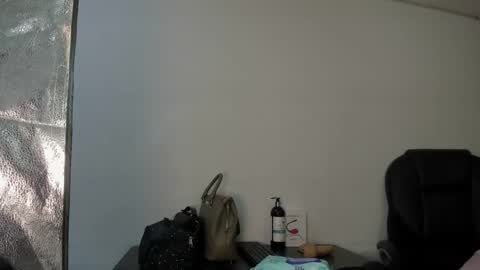 Snapshot of aisha_hotts777 chatting on December 2025 02:27:01 AM Aisha online show from December 2025 02:27:01 AM