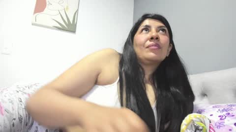 Snapshot of aisha_latina chatting on December 2024 11:58:01 PM Katie online show from December 2024 11:58:01 PM