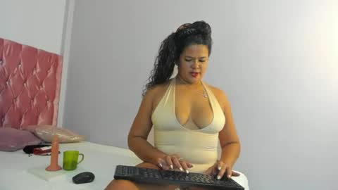 Snapshot of aisha_moore chatting on June 2026 07:23:02 PM AISHA MOORE online show from June 2026 07:23:02 PM
