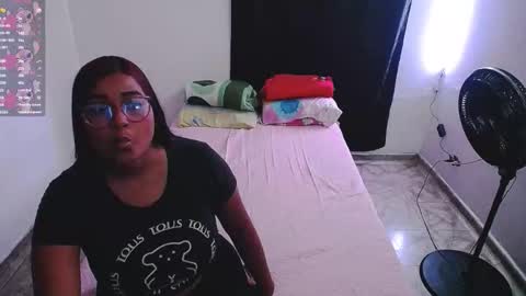 aisha_stacey0410 online show from December 2025 02:50:02 AM