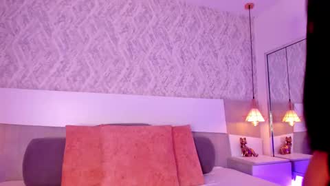 Aisha online show from October 2025 04:05:02 PM