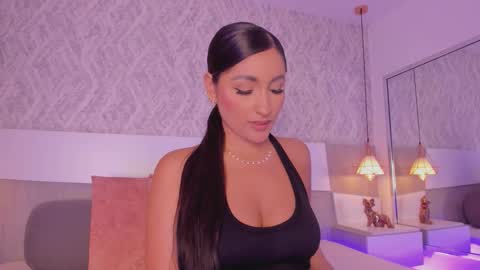 Aisha online show from November 2025 03:38:02 PM