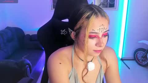 Snapshot of aishelyng20 chatting on October 2025 10:29:02 PM aishelyng20 online show from October 2025 10:29:02 PM