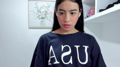 VALENTINA  independent online show from October 2025 10:01:02 AM