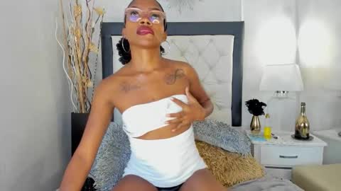 Aitana  online show from November 2025 07:58:01 PM