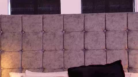 Queen Dumont   online show from March 2026 07:17:01 PM