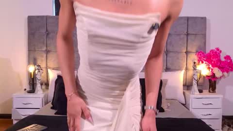 Queen Dumont   online show from March 2026 07:17:01 PM