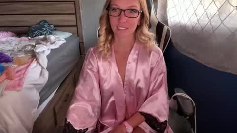 AJ online show from April 2026 06:24:02 PM