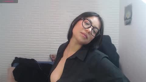 Akaly online show from October 2025 11:04:02 PM