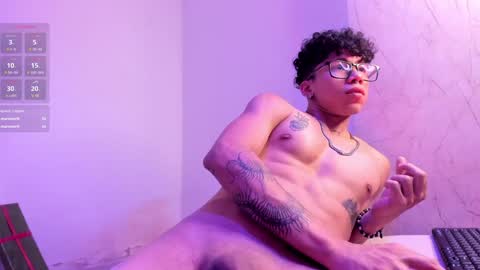 akazaboy online show from December 2024 10:39:02 AM