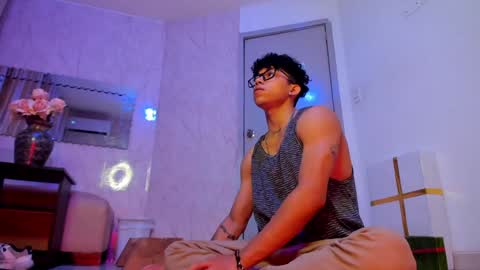 akazaboy online show from December 2024 04:34:02 AM