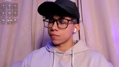 Snapshot of akazaboy chatting on March 2026 04:59:02 AM akazaboy online show from March 2026 04:59:02 AM