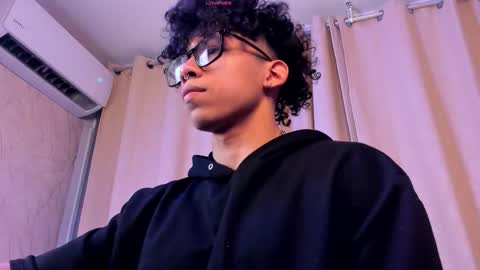 Snapshot of akazaboy chatting on March 2026 06:17:02 AM akazaboy online show from March 2026 06:17:02 AM