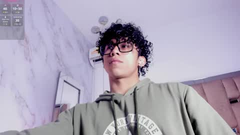 akazaboy online show from April 2026 05:36:02 AM
