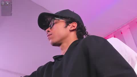 akazaboy online show from June 2026 04:57:01 AM