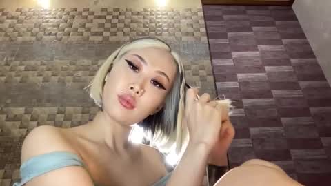 Snapshot of akemi_jp chatting on November 2025 10:41:02 PM Akemi online show from November 2025 10:41:02 PM