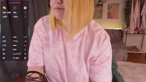 Aki online show from November 2025 04:49:01 PM