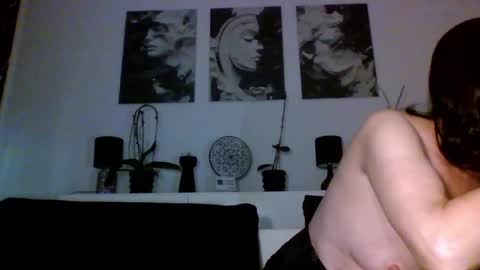 Snapshot of akiramihaela chatting on October 2025 06:28:02 PM MIHAELA online show from October 2025 06:28:02 PM