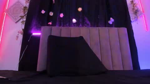 akirastone_ online show from October 2025 12:00:02 PM