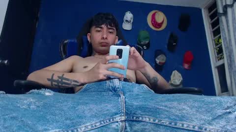 Snapshot of al3xxx_p chatting on May 2026 03:57:02 AM Alex online show from May 2026 03:57:02 AM