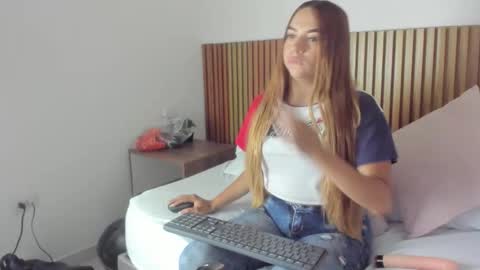 Snapshot of alaia05 chatting on March 2026 02:53:02 PM A L A I A online show from March 2026 02:53:02 PM