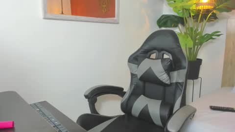 Snapshot of alaia05 chatting on March 2026 03:04:01 PM A L A I A online show from March 2026 03:04:01 PM