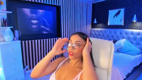 Snapshot of alaia_alegria chatting on November 2025 09:43:02 PM Alaia Alegria online show from November 2025 09:43:02 PM