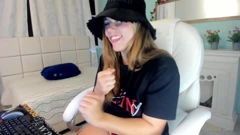 Snapshot of alaia_greyy chatting on January 2025 04:36:01 PM Alaia online show from January 2025 04:36:01 PM