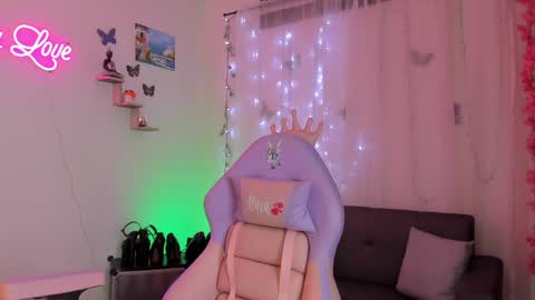 Snapshot of alaia_love77 chatting on December 2024 06:48:01 PM Alaia online show from December 2024 06:48:01 PM