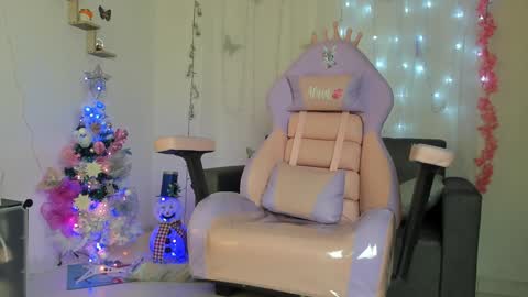 Snapshot of alaia_love77 chatting on December 2024 10:02:02 PM Alaia online show from December 2024 10:02:02 PM
