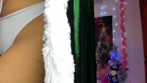 Snapshot of alaia_love77 chatting on December 2024 07:00:02 PM Alaia online show from December 2024 07:00:02 PM
