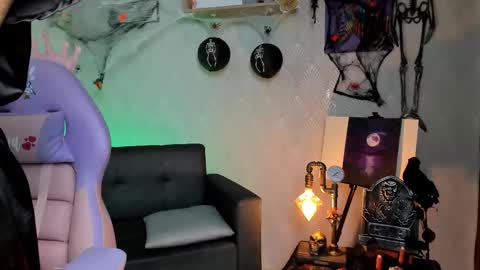 Alaia online show from October 2025 08:17:02 PM