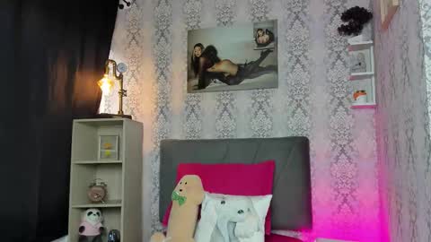 Alaia online show from October 2025 10:20:02 PM