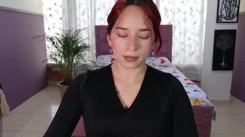 Alaia Skater online show from December 2025 08:46:01 PM