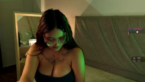 alaiaaddict online show from April 2026 09:08:01 PM